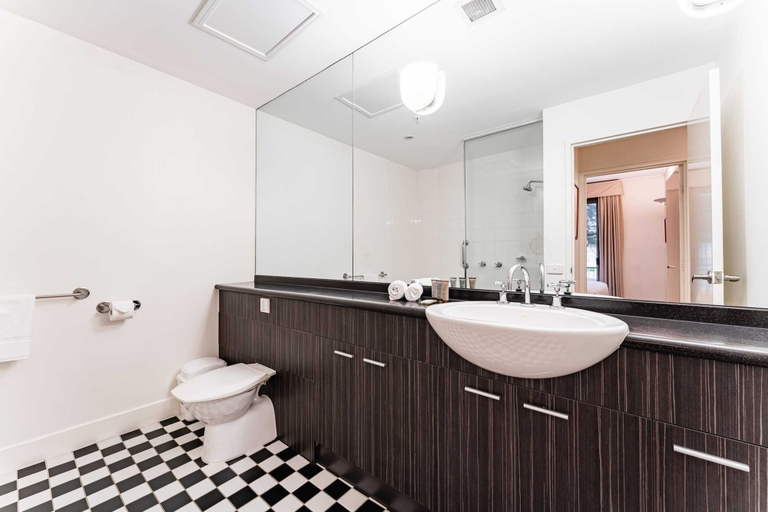 Bathroom 3, Chic 1-bed in East Melbourne With Gym & Pool, Melbourne