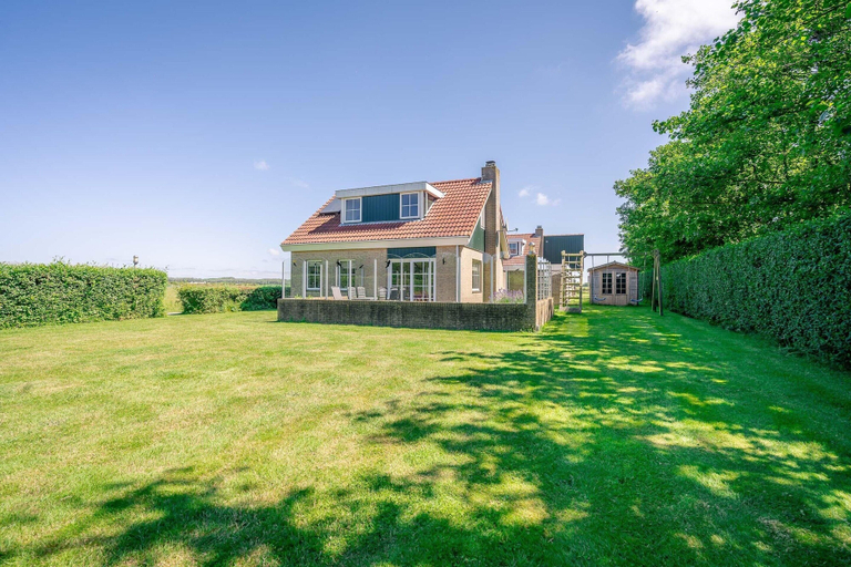 Exterior 4, Charming 5-person Holiday Home With Panoramic Views, Texel
