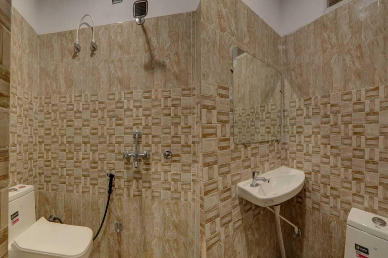 Bathroom 3, Madhav Inn Lucknow, Lucknow