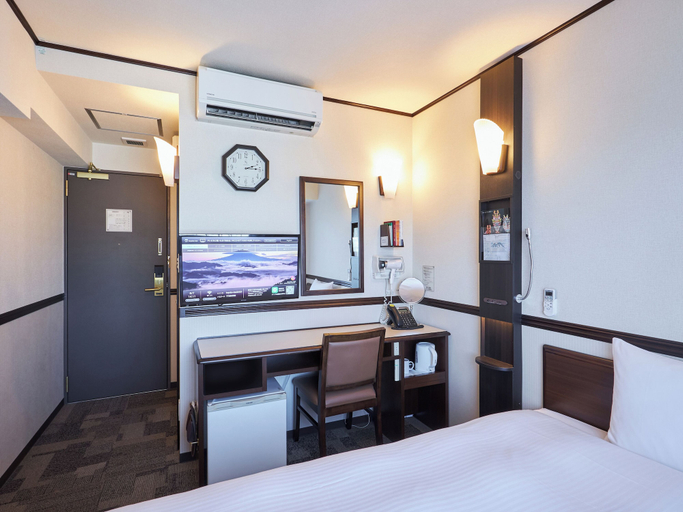 Bedroom 4, Toyoko Inn Osaka Tsutenkaku Mae, Osaka