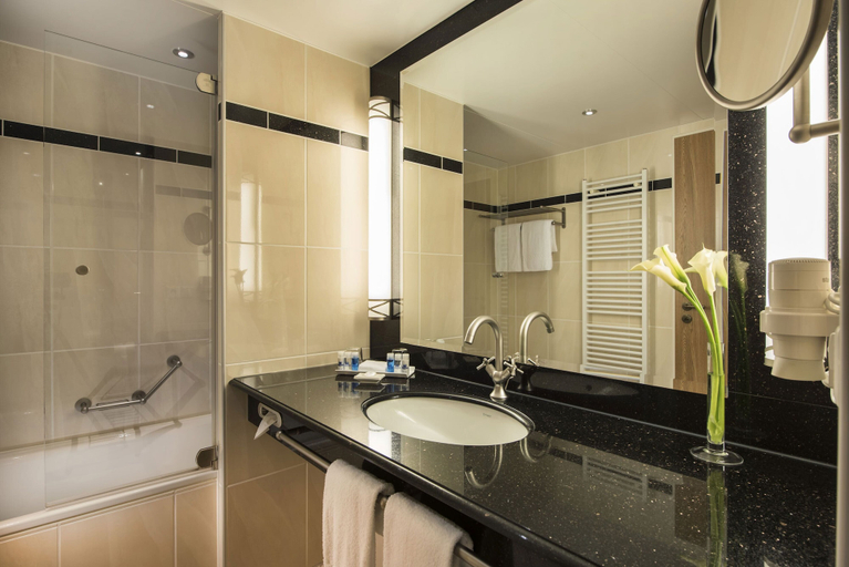 Bathroom 5, Maritim Hotel & Internationales Congress Center Dresden, Dresden