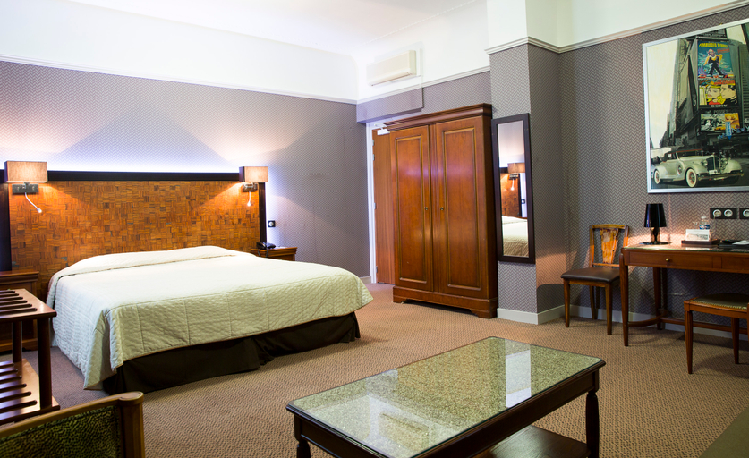 Bedroom 2, Grand Hotel de Tours, Indre-et-Loire