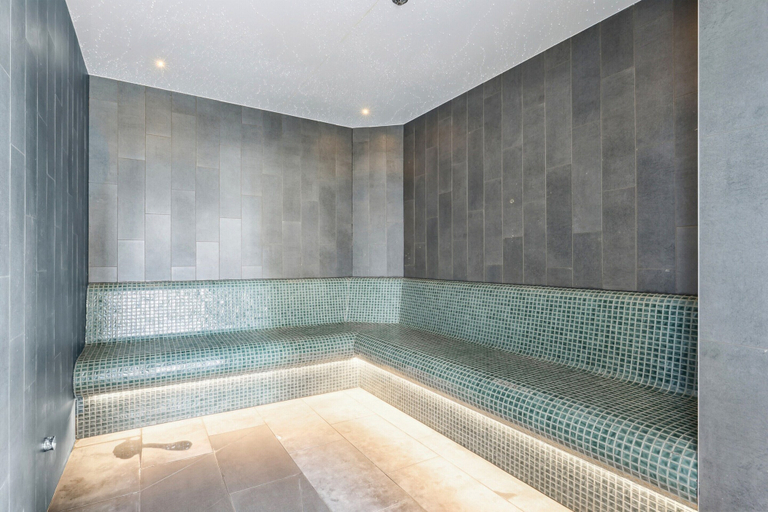 Spa, Brisbane 1BR With Pool, Spa, Sauna and Balcony, Brisbane