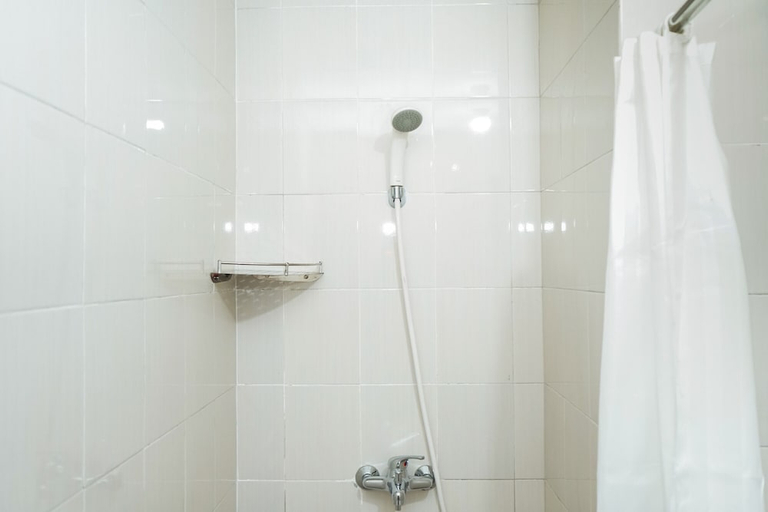 Bathroom 2, Homey 1Br At Signature Park Grande Apartment, Jakarta Selatan