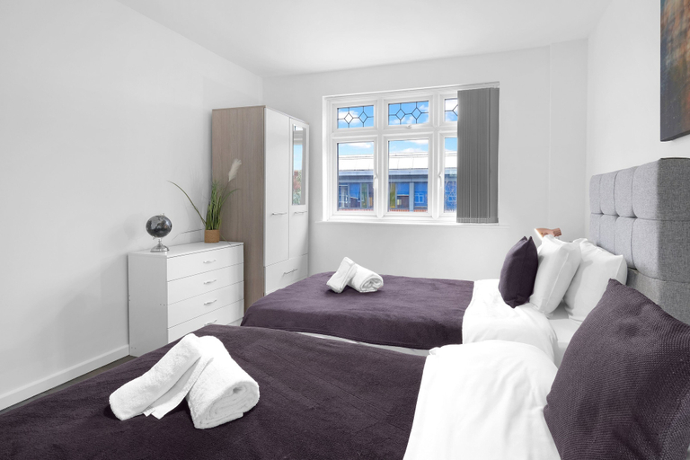Room 4, Spacious 5BR 3BA Serviced Hse in Croydon, London