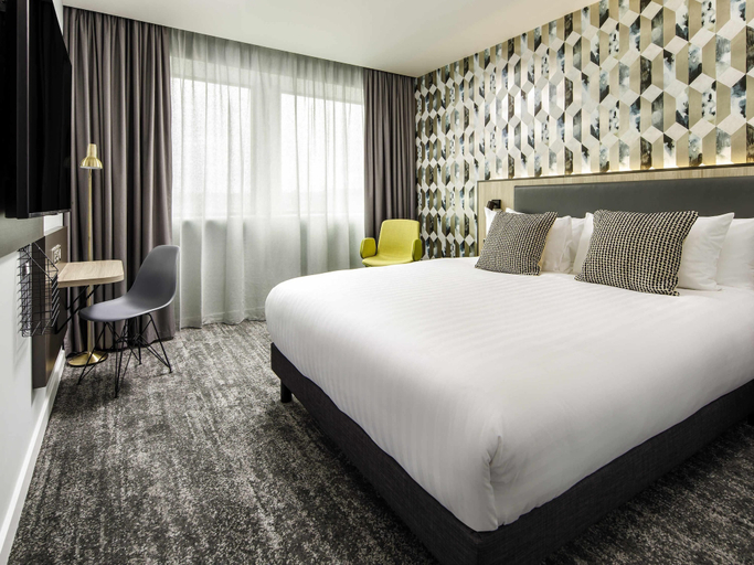 Bedroom 2, Mercure Newport, Newport
