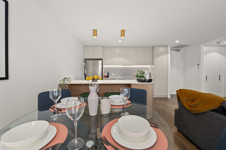Dining 4, Chic and Elegant 1-bed in Unbeatable Location, Canberra