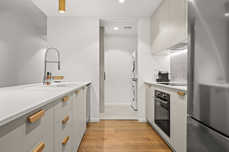Private kitchen 2, Elegant 2-bed Urban Retreat With Outdoor Dining, Canberra