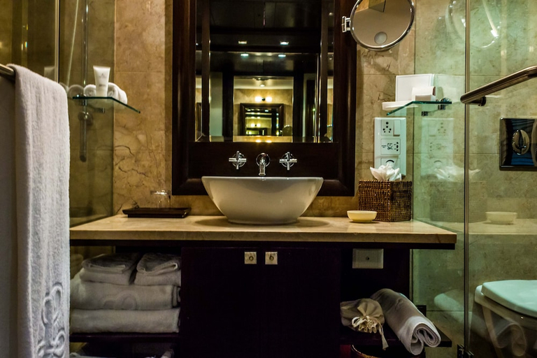 Bathroom 5, The Leela Kovalam, A Raviz Hotel, Thiruvananthapuram