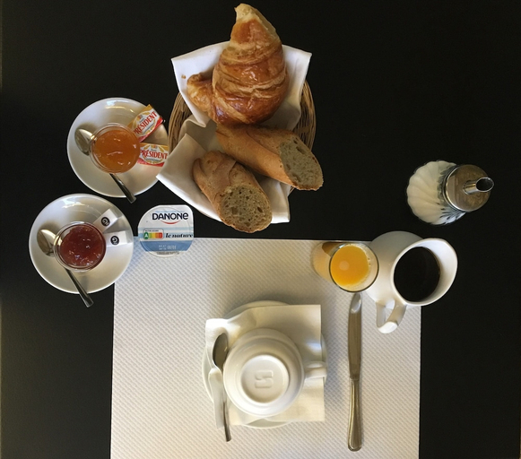 Food & Drinks 4, Hôtel Au Val De Saône PARKING GRATUIT, Rhône