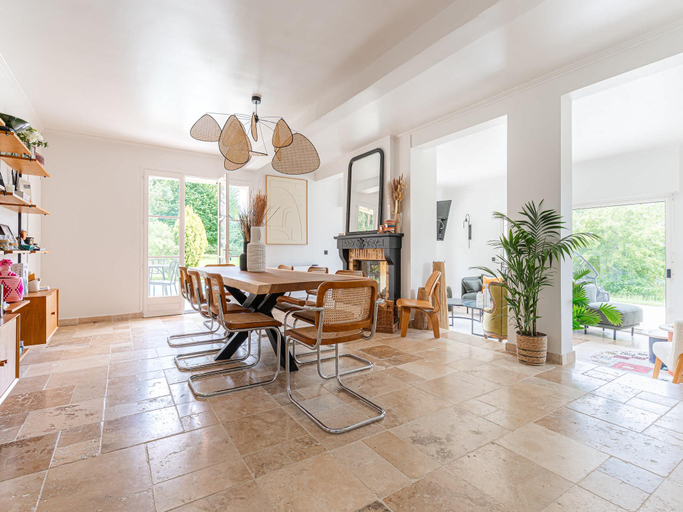 3, Amazing Villa with Swimming Pool, Calvados