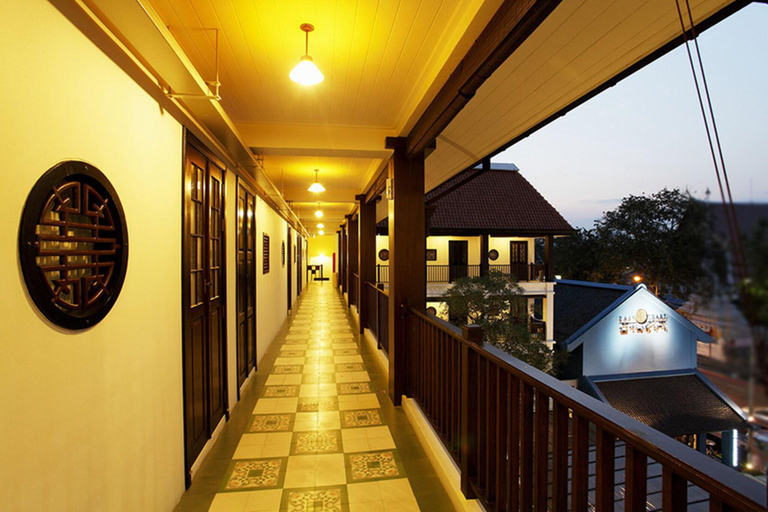 Public Area 2, Baan Chart, Phra Nakhon
