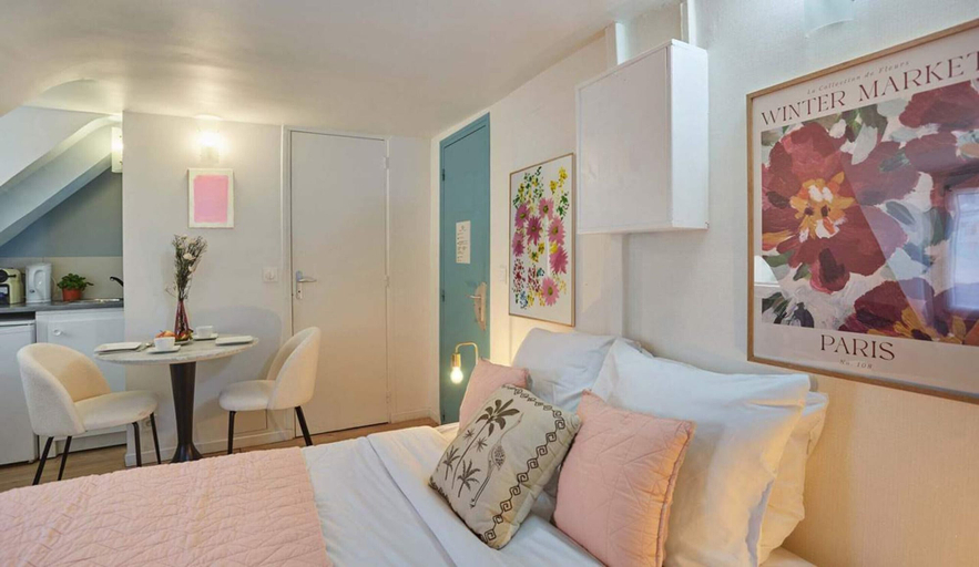 Room 2, Lovely Studio Place Vendome Opera, Paris