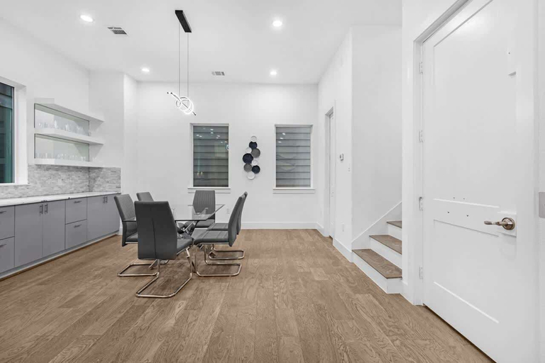 Room 4, Houston 6 Bedroom Home, Houston