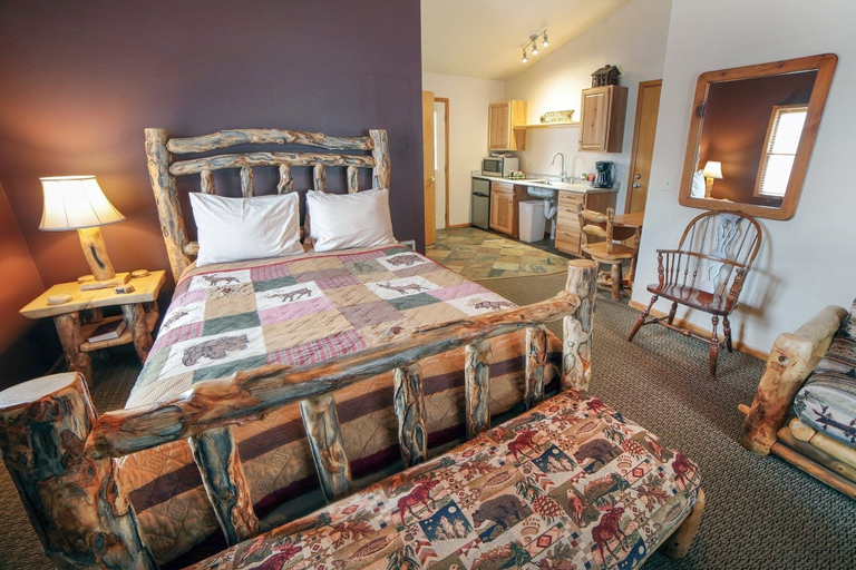 Room 3, Lazy R Cottages: 18 1 Bedroom Cabin, Larimer