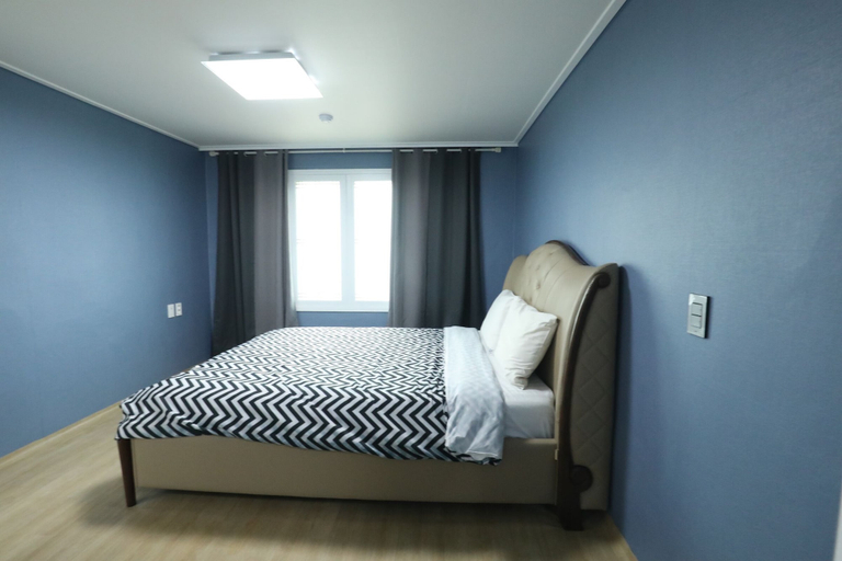 Room 4, Jeju Tovice Condo New Building, Jeju