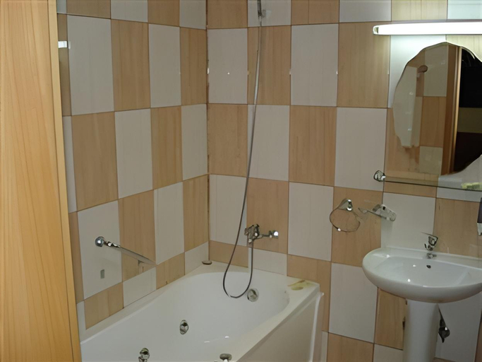 Bathroom 2, Hotel Strelitia, Timisoara