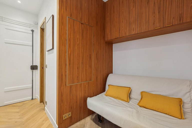 Living area 2, Cosy Studette - Invalides - 1pers, Paris