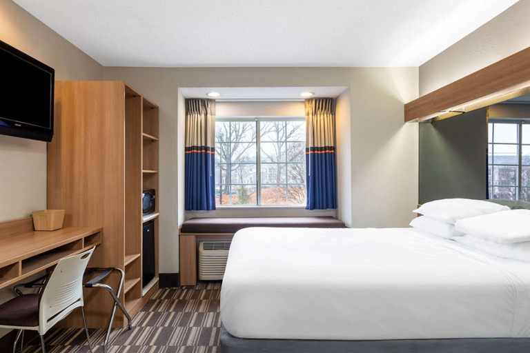 Bedroom 3, Microtel Inn by Wyndham Matthews/Charlotte, Mecklenburg