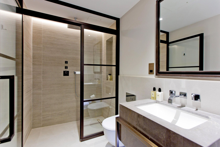 Bathroom 3, 2-bed Superior Apt 207, London