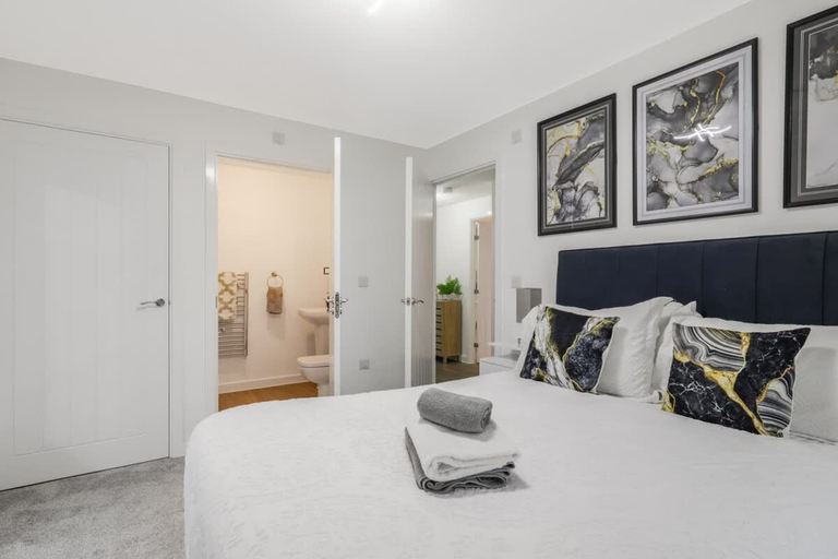 Room 4, Harmony 5 Mins to City Centre Balcony Fast Wifi, Coventry