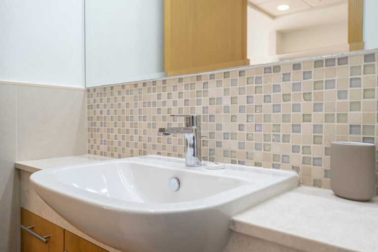 Room 4, Peaceful 1-bedroom Apartment for 4 in Downtown, Dubai