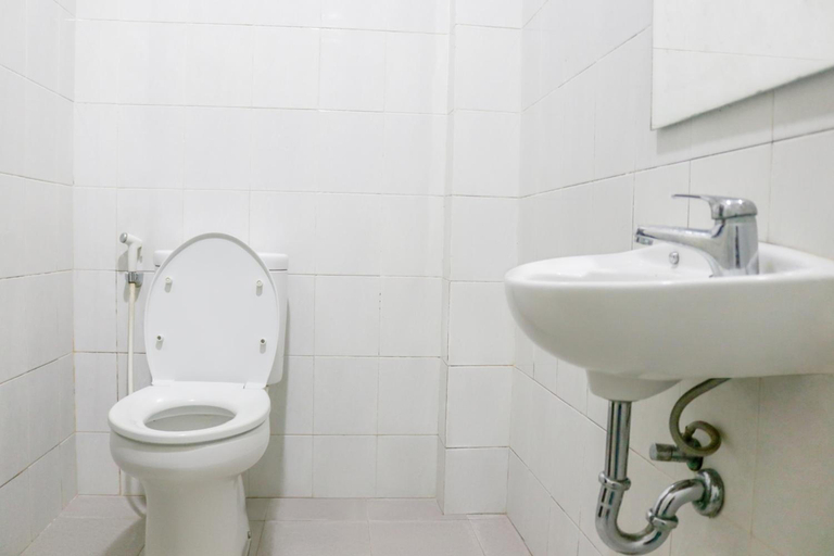 Bathroom, LeGreen Suite Waihaong Ambon, Ambon