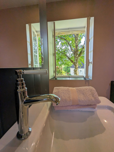 Bathroom 5, Les Pierres Lotoises, Lot