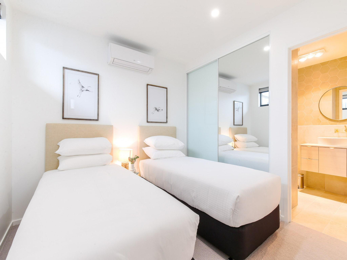 4, Oceanside Apartment with Bay Views, Eurobodalla