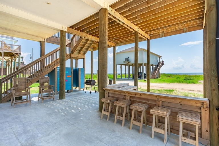 Property grounds 2, Oceanfront Manor 4 Bedroom Home, Galveston
