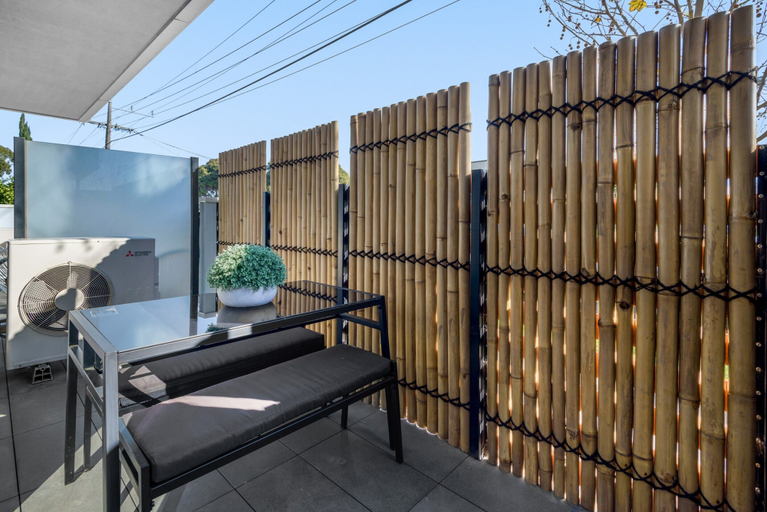 Balcony, Cosy 1-bed With Private Balcony By Showgrounds, Melbourne