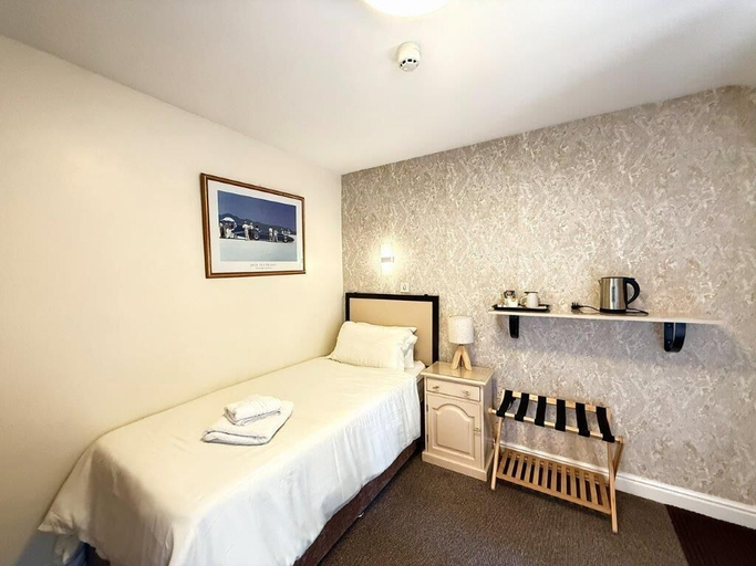 Bedroom 3, Deincourt Hotel, Nottinghamshire