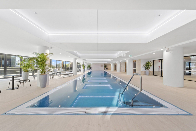 Pool 2, Phillip 2-bed: Chic Interiors, Amazing Amenities, Canberra