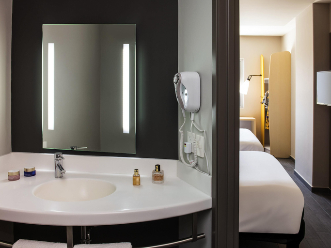 Bathroom 4, ibis Mazatlán Marina, Mazatlán