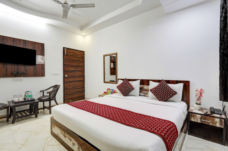 Room 2, Hotel Amour By RMR Hotels, Delhi