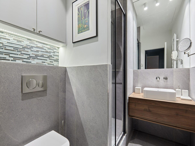 Bathroom 2, Magnificent new apartment Notre Dame de Paris, Paris