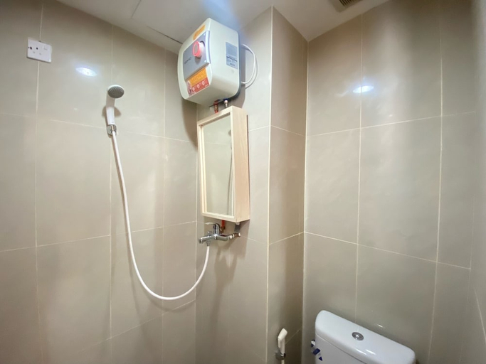Bathroom 4, Artsy Studio Room At Taman Melati Jatinangor Apartment, Sumedang