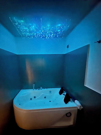 Bathroom 5, Hotel Barbarella, Napoli