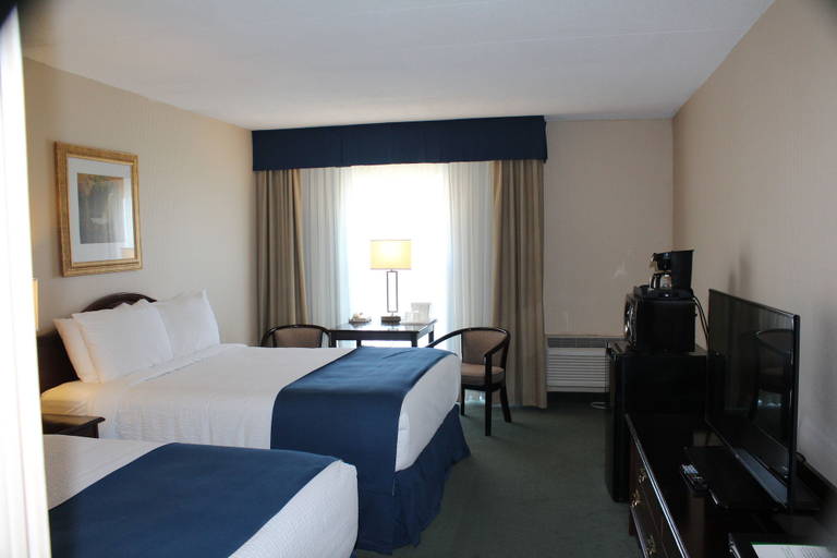 Bedroom 2, Quality Inn Owen Sound, Grey