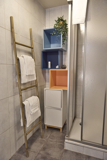 Room 2, Apartment Lupins 11 Next to the ski Lift, Martigny