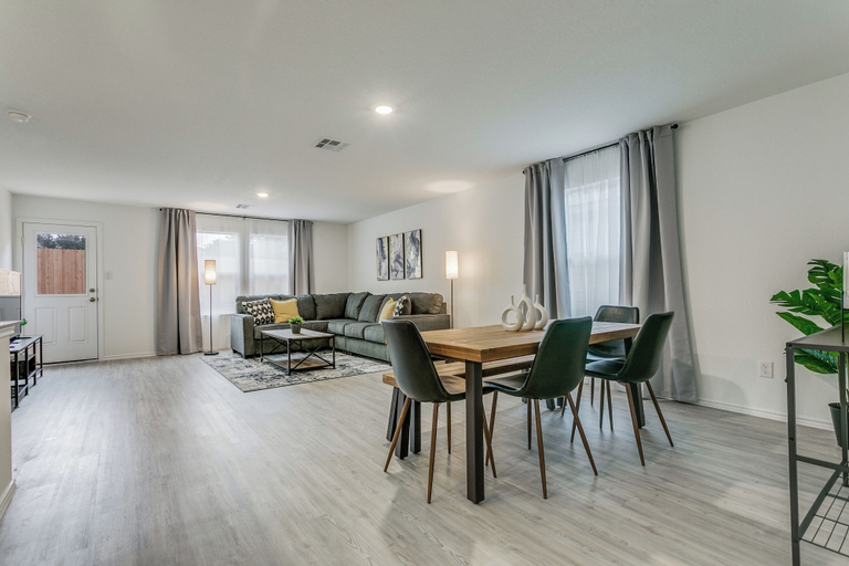 Interior, Axis Hill, Comal