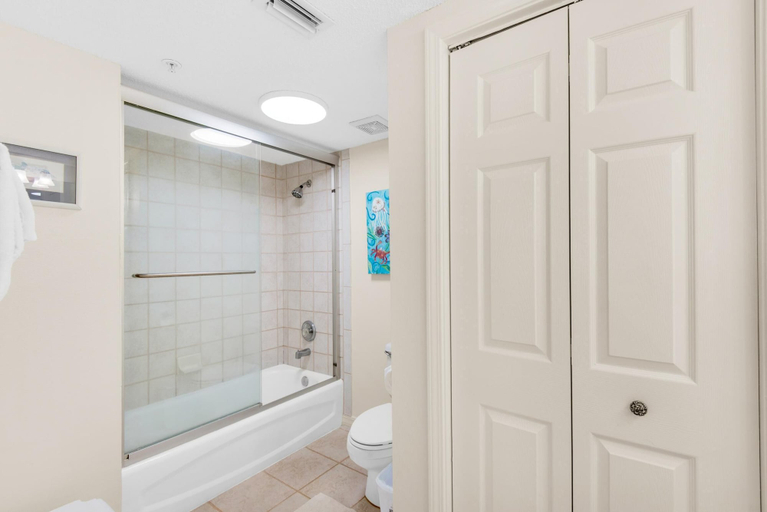 Bathroom 4, Island Princess 414, Okaloosa