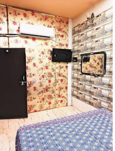 Room 4, Atharv Paying Guest House, Varanasi