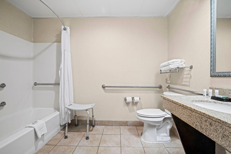 Bathroom 4, Baymont by Wyndham Madisonville, Hopkins