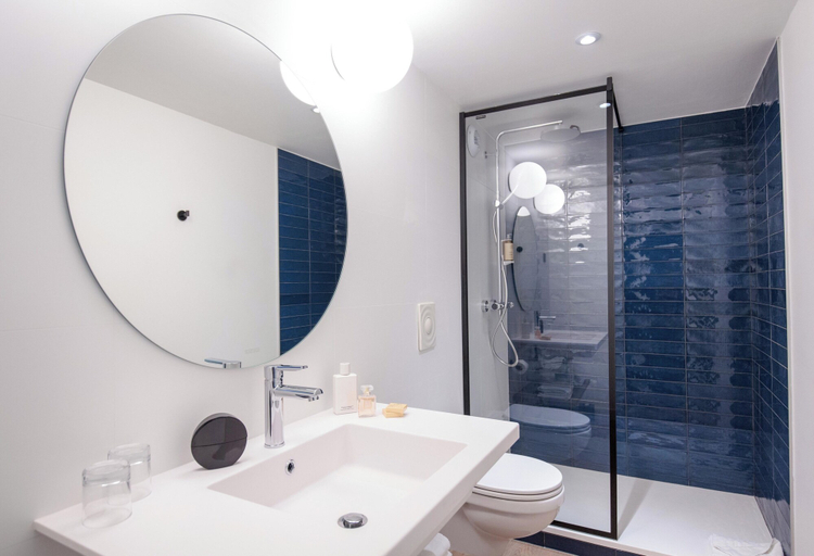 Bathroom 4, Mercure Marseille Centre Bompard La Corniche, Bouches-du-Rhône