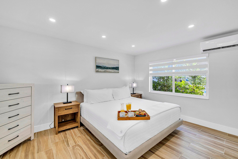 Room 5, Beach Condo King Bed Lush Patio w BBQ Birch Key Seven, Broward