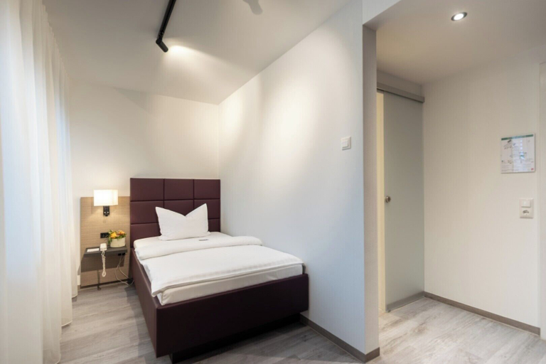 Bedroom 3, Hotel Gloria, Stuttgart