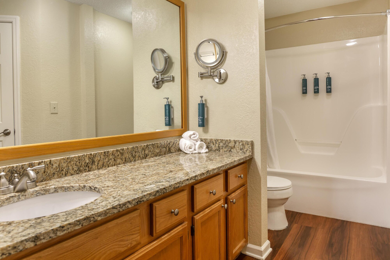 Bathroom 4, Hilton Vacation Club Laurel Crest Pigeon Forge, Sevier