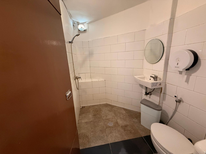 Bathroom 5, Buton Backpacker Lodge, Bandung