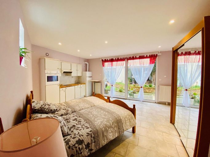 Bedroom 2, Reims Sherpa Guest House, Marne
